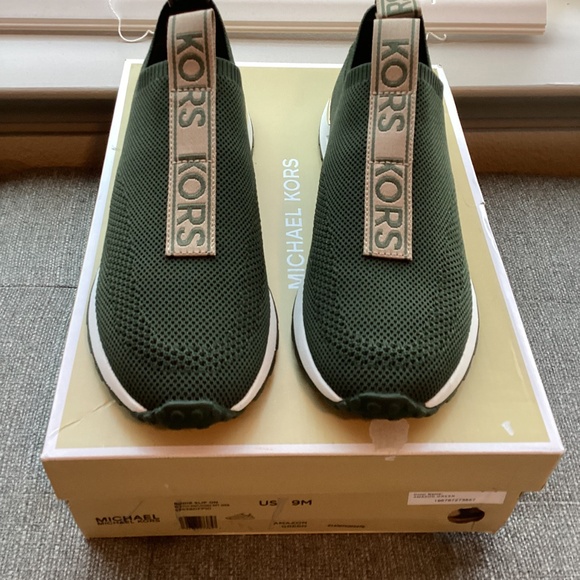 MICHAEL MICHAEL KORS Women's Bodie Slip-On Sneakers, size 9 - Picture 8 of 9